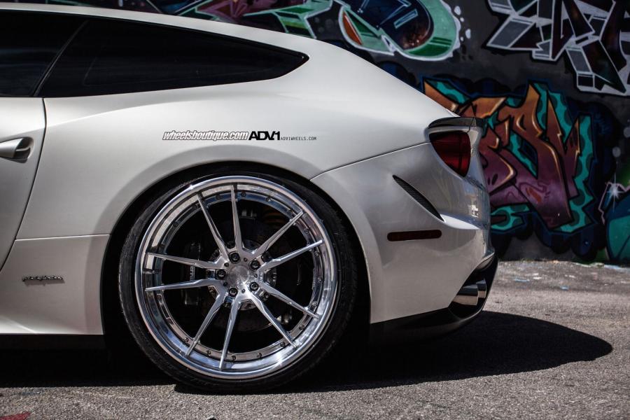 Детали экстерьера Ferrari FF on ADV.1 Wheels (ADV52TSCS) 2015 года  (фото 9 из 12)
